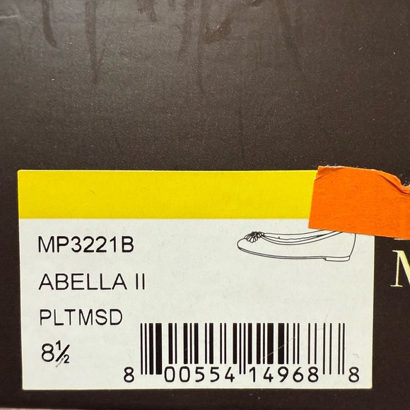 Size 8.5 Badgley Mischka Women's Gold Flats - Picture 4 of 4